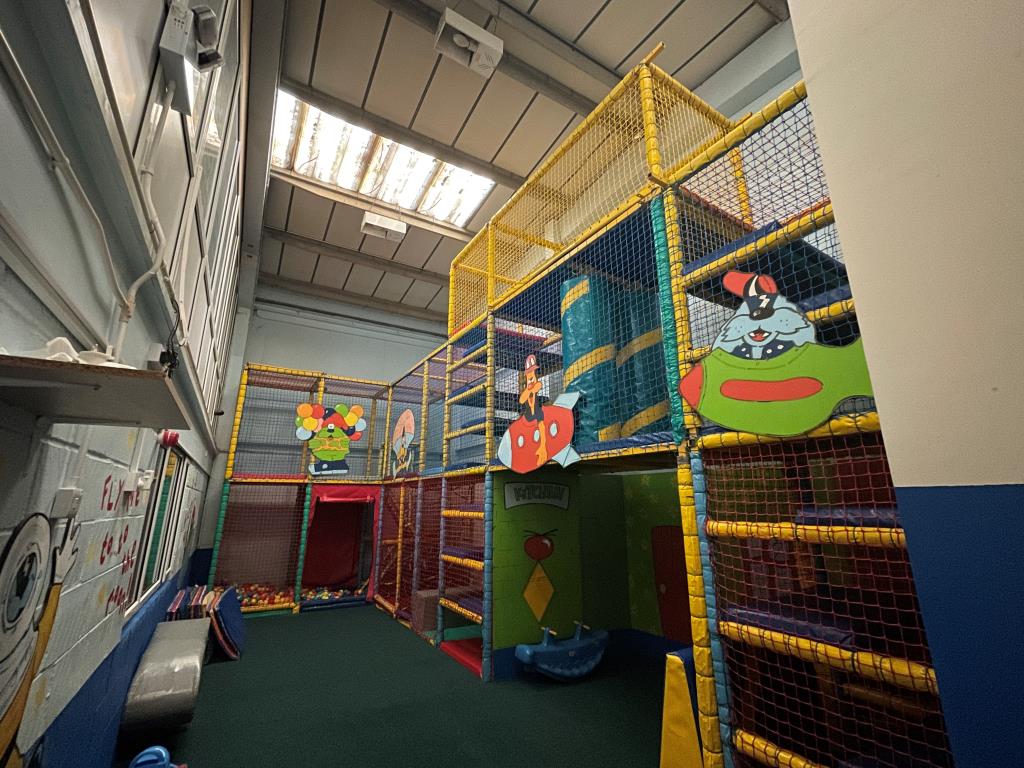 Lot: 121 - VACANT FORMER NURSERY WITH POTENTIAL FOR ALTERNATIVE SCHEME - Double height soft play area